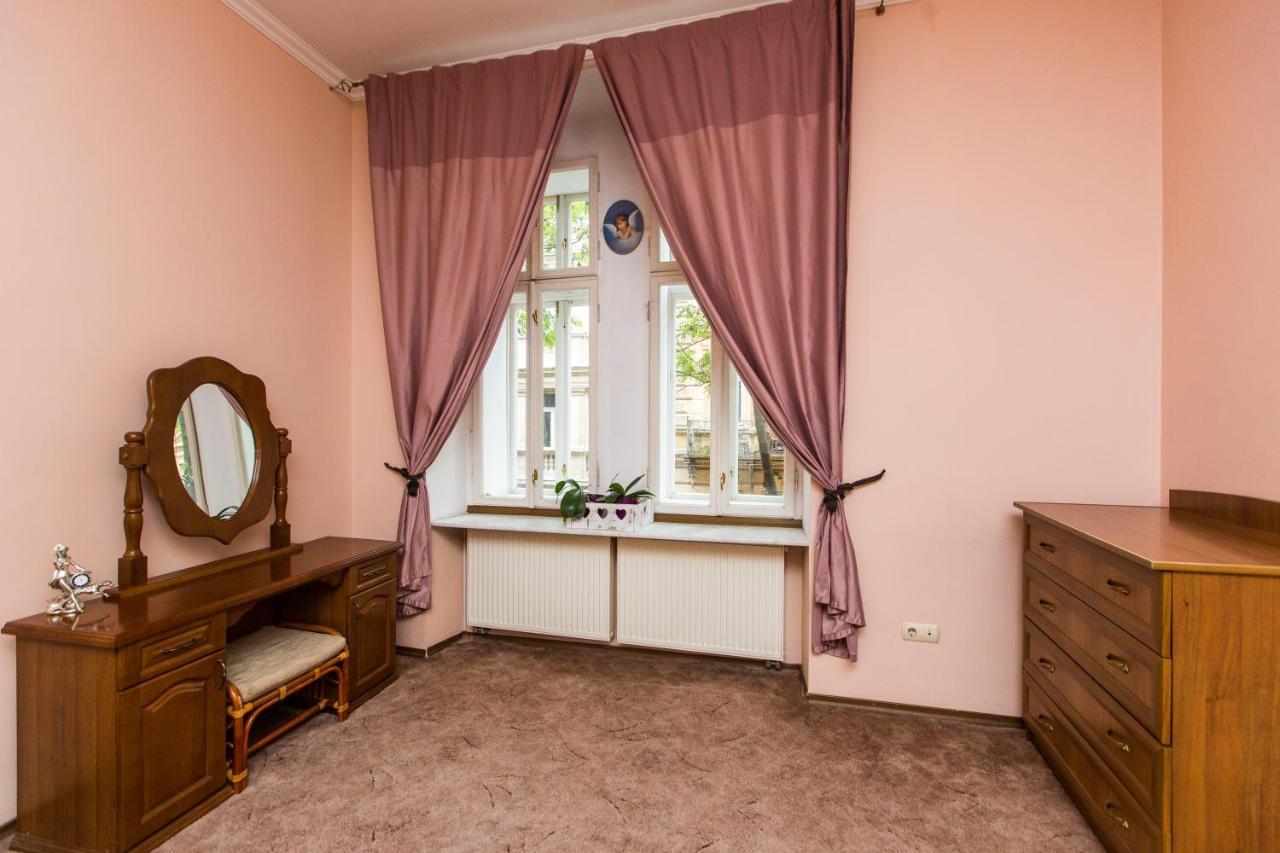 Apartment In The City Centre Lwów Zewnętrze zdjęcie
