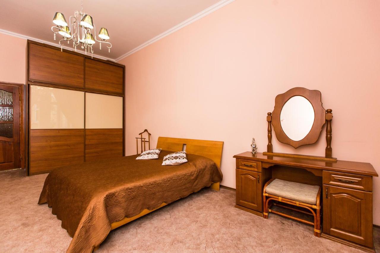 Apartment In The City Centre Lwów Zewnętrze zdjęcie